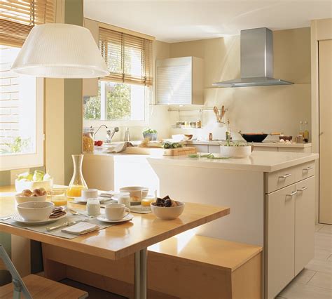 En otros ambientes similares, es común el uso de mesas. Los 9 mejores diseños de cocinas office