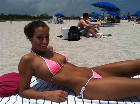 Wow Looking Great In A Pink Bikini Tanned Beach Babes Pinterest
