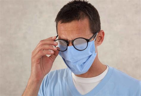5 tips for preventing foggy glasses while wearing a mask