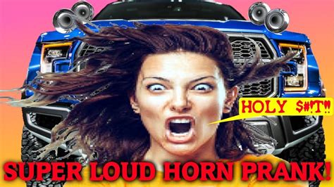 This Amazing Massive Horn Prank Compilation Can T Be Legal Not A Regular Air Horn A Train