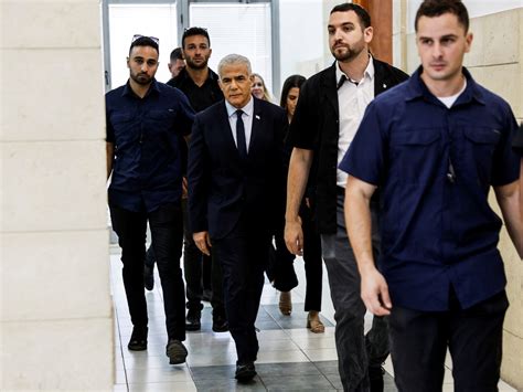 زعيم المعارضة في إسرائيل يدلي بشهادته في قضايا فساد ضد نتنياهو أخبار الجزيرة نت