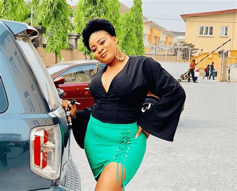 Actress Omalicha Elom Sends Troll To His Early Grave For Body Shaming