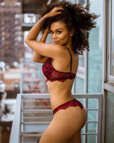 Eye Candy The Magnificent And Gorgeous Pearl Thusi Biggest Kaka