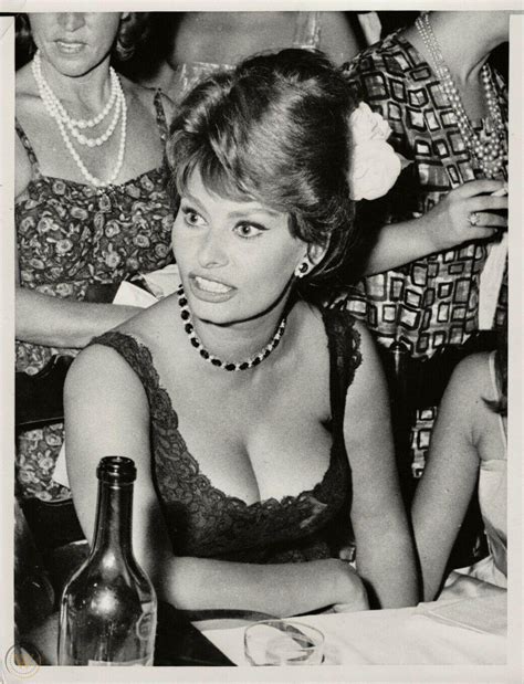 Sophia Loren Has Great Cleavage Original Press Photo Circa