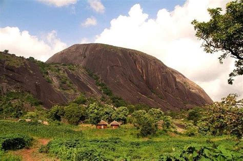 Aso Rock Naijametro Abuja Africa Landscape Aso Rock Is A Large