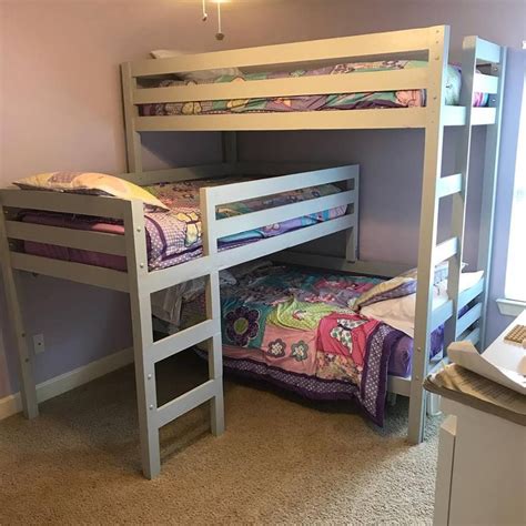Wonder how you could utilize that wasted space between them in. Ana White | L-Shaped Triple Bunk - DIY Projects | Diy bunk ...