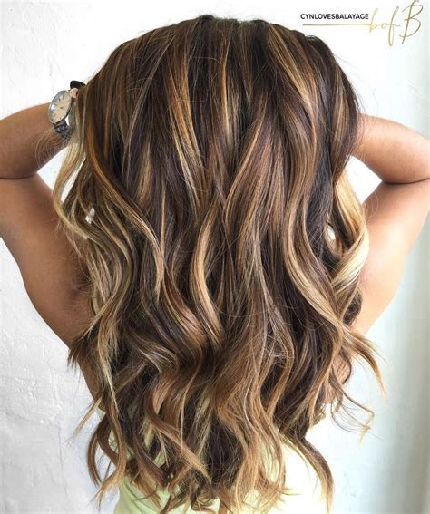 Looks With Caramel Highlights On Brown And Dark Brown Hair Long