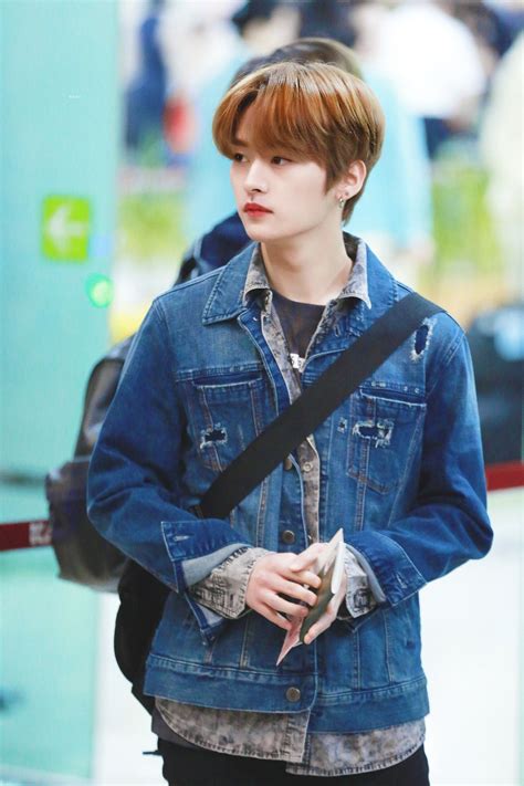 Tentu jika anda adalah penggemar fanatiknya, anda pasti tak mau melewatkan satupun fotonya. Pin di leon su • STRAY KIDS • | Sfondi