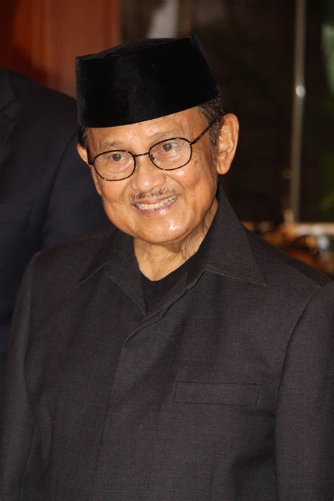 Habibie adalah seorang yang jenius. DESCRIPTIVE TEXT ABOUT BJ.HABIBIE DAN ARTINYA - Home Business