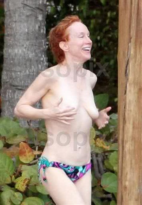 Comedian Cougar Kathy Griffin Shows Off Her Wrinkled Titties