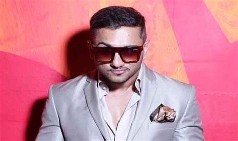lucknow court issues non bailable warrant against honey singh in 7 year old case