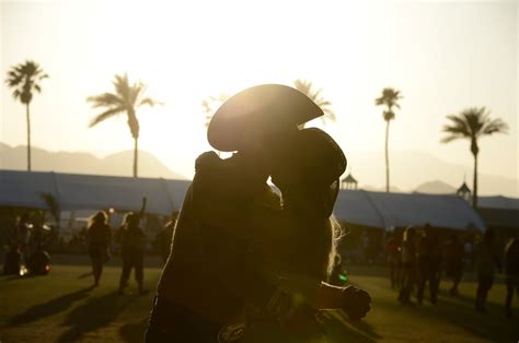 A Couple Kissed At Stagecoach Cute Couples At Summer Music Festivals Popsugar Love And Sex