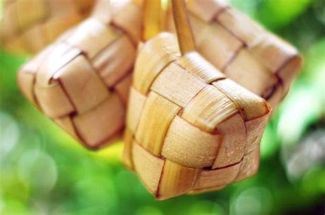 On this day the muslims go for prayers in mosques at early morning and followed by visiting. Hari Raya Puasa: 8 Things You Should Know About The End Of ...