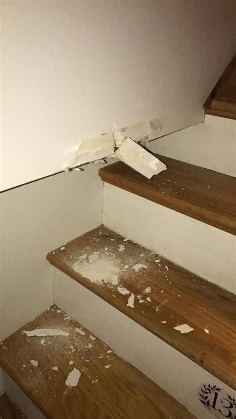 Which instructions would be most appropriate to ensure a safe move for both the patient and crew? How to Move Heavy Objects Upstairs by Yourself