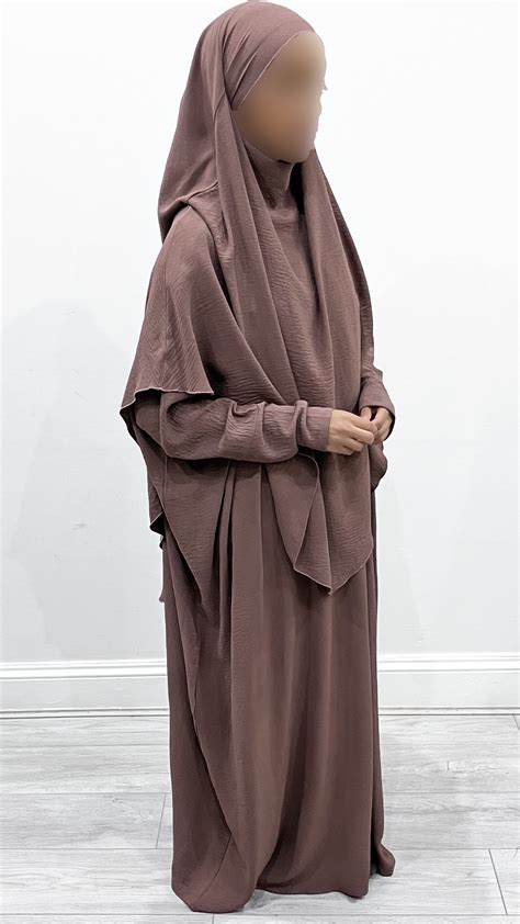 What Is The Difference Between A Jilbab And An Abaya