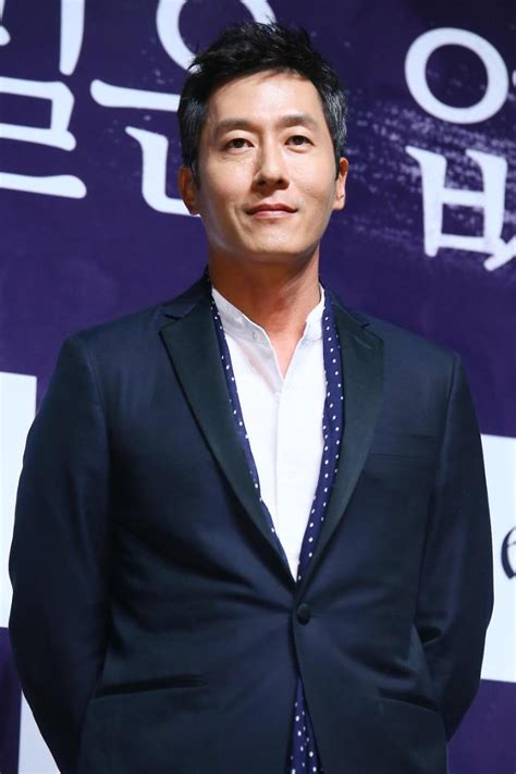 It was further confirmed to be not true when kbs announced the final line up just recently through their homepage, revealing, kim joo hyuk, kim joon ho, defconn, and these 6 have started filming today (22nd) at gangwondo with yoo ho jin pd. the new season of '1n2d' will air on december 1! Police point to head injury in actor Kim Joo-hyuk's death