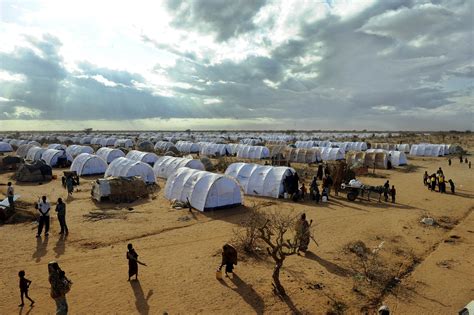 Kenya To Un Close Refugee Camp For 400000 Somalis Send Them Home Or Theyll Be Relocated