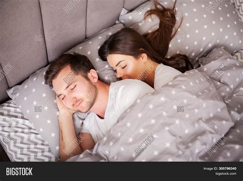 Imagen Y Foto Happy Couple Having Prueba Gratis Bigstock