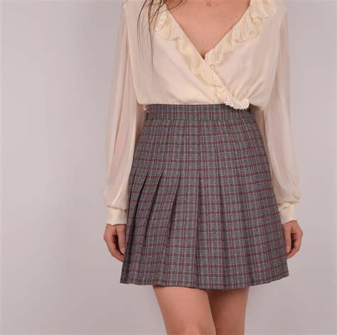 reserved 90 s pleated high waist mini skirt