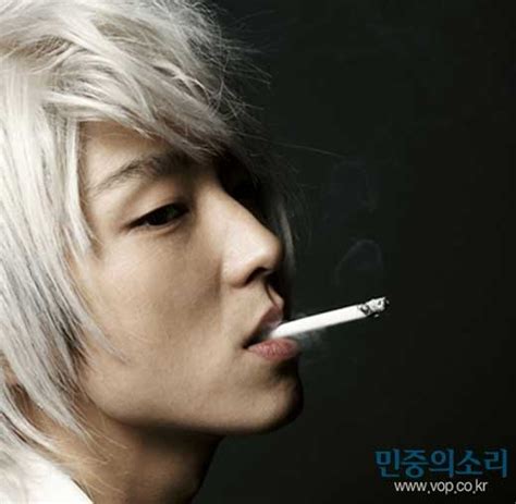 【ヤバイ】超人気有名芸能人の喫煙写真・画像まとめ【愛煙家のタバコの吸い方】 Fc2まとめ