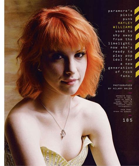 Hayley Williams Nude Boobs Showing Under Gold Dress Hot Nude