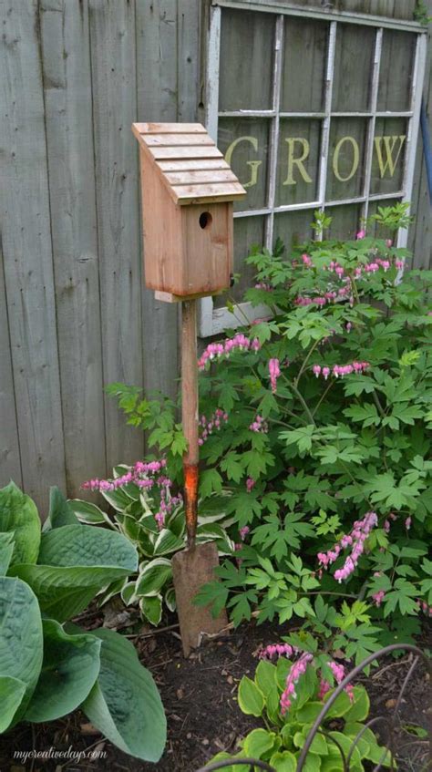 10 Unique Garden Crafts Made From Old Gardening Tools