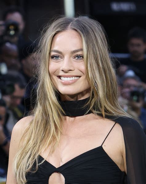 Margot Robbies 25 Best Beauty Looks Vogue