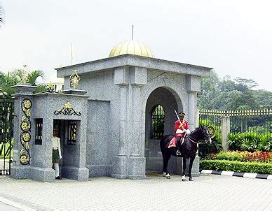 The national palace is located on an 11 hectare site in the leafy centre of kuala lumpur. Attractions in Kuala Lumpur: Istana Negara, Kuala Lumpur