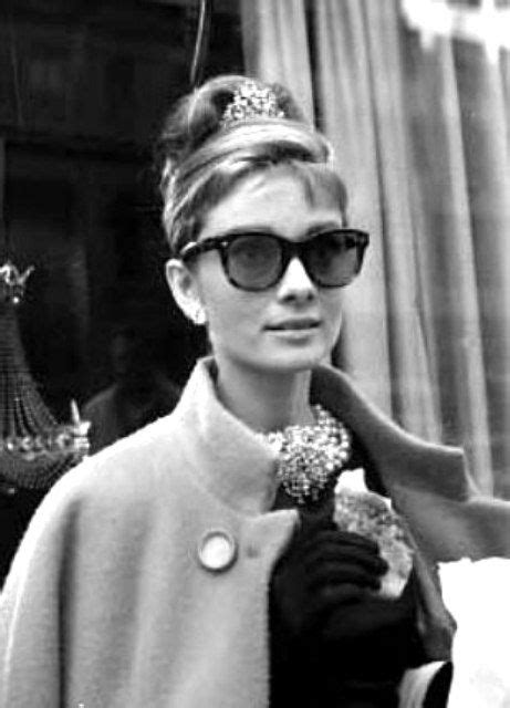 Audrey Durante As Filmagens De Breakfast At Tiffanys 1960 Audrey