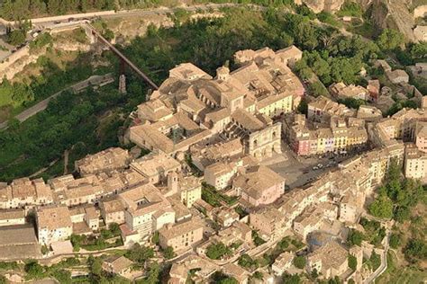 Maybe you would like to learn more about one of these? La ville fortifiée de Cuenca
