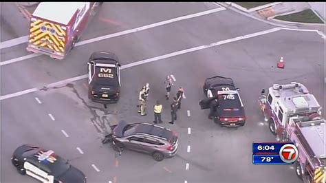 Police Officer Hospitalized After Crash In Pembroke Pines Wsvn 7news Miami News Weather