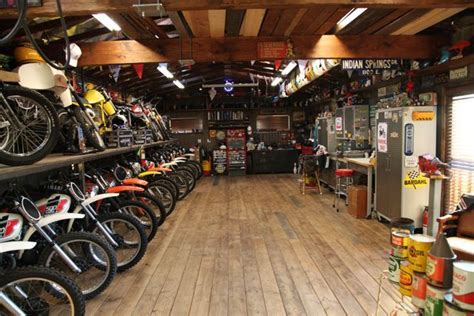 Pin By Wazza On Garages Motorcycle Garage Garages Cool Garages
