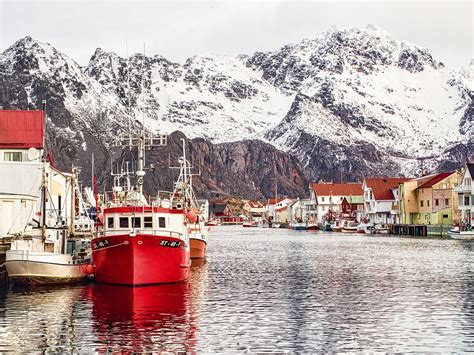 Henningsvær har bevart det opprinnelige miljøet til. henningsvaer-lofoten - Places to Love