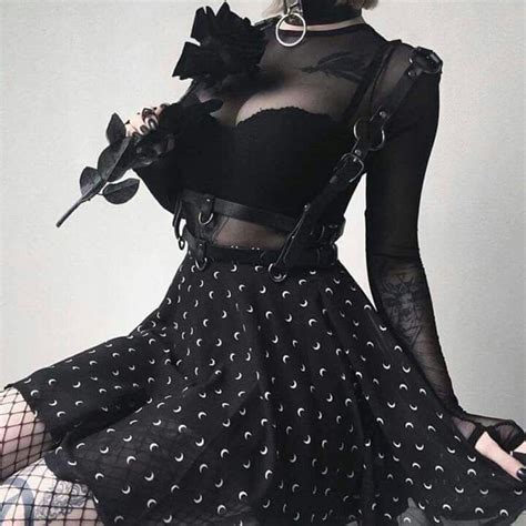 Pin De Lilo Rey En Outfits En 2020 Ropa Gotica Mujer Ropa Gótica Ropa Emo