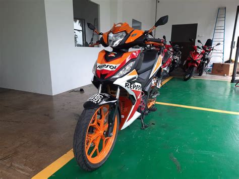 If you're planning on taking the rs150r touring, an aftermarket seat will take the experience from pwede na to honda's liberal use of the letter 'r' when naming its sporty models isn't wasted on the rs150r. Honda RS 150 Repsol - Beli Motor Honda Melalui Bidaan Online