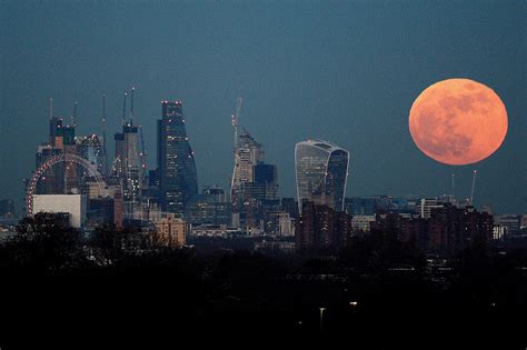 Supermoon 2018 Uk Live Stream Watch As Incredibly Rare Lunar Eclipse