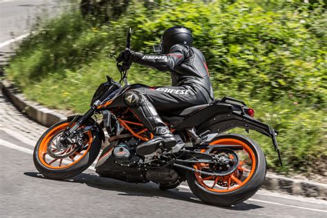 This is 2019 kawasaki z400 vs ktm 390 duke motorcycle.com by sean r matic on vimeo, the home for high quality videos and the people who love them. KTM 390 Duke vs. Kawasaki Z300