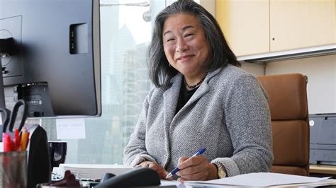 michelle obama s former chief of staff tina tchen returns to chicago chicago tribune