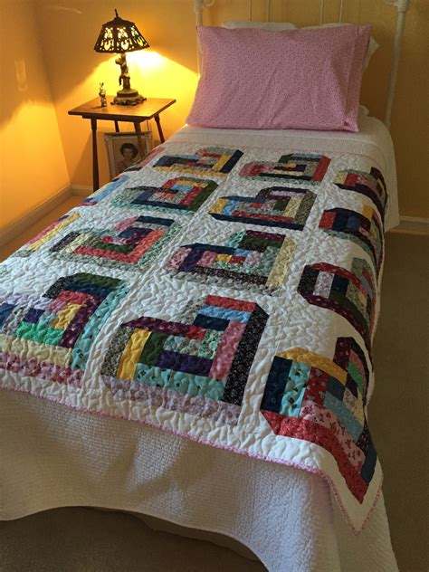 We are a pattern and template company that is home to designer, teacher, lecturer penni domikis. Log cabin heart quilt | Heart quilt, Quilts, Quilting designs
