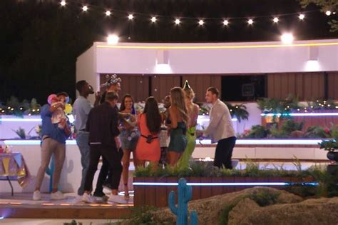 Love Island Couple Dumped Tonight With Islanders Told To Vote For
