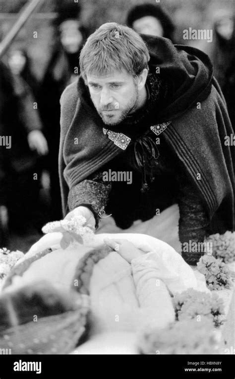 HAMLET Mel Gibson Warner Brothers Courtesy Everett Collection Stock Photo Alamy