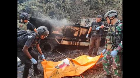 Sadis 2 Dari 4 Pekerja Yang Dibunuh Kkb Papua Hangus Dibakar Okezone