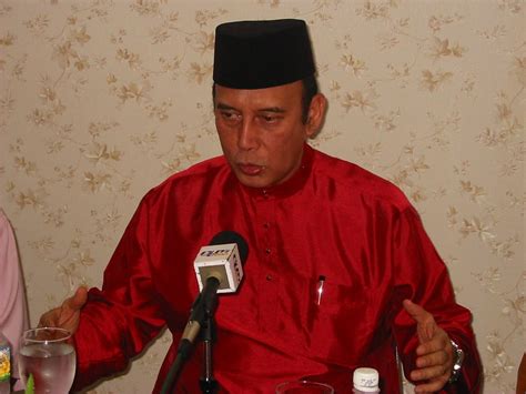 Abdul rahim bin thamby chik (born 10 april 1950 in pengkalan balak, masjid tanah, malacca) is a malaysian politician. RAHIM TAMBY CHIK: October 2006