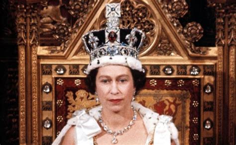 I Couldnt Move Queen Elizabeth Ii Reveals She Finds Robes Crown A