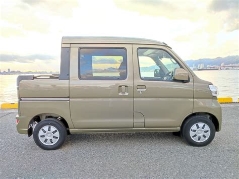 Daihatsu Crew Cab Deck Van X Automatic