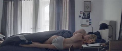 Nude Video Celebs Jennifer Garner Sexy Maika Monroe Sexy The