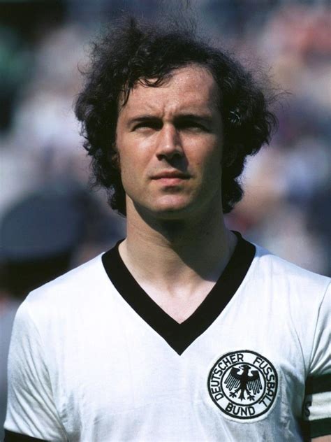 Considerato uno dei più grandi giocatori della storia del calcio, è cresciuto nel bayern monaco, al quale ha legato gran parte della propria carriera (dal 1964 al 1977) vincendo quattro coppe di germania, quattro campionati, una coppa delle coppe, tre. Franz Beckenbauer - Legend Of Germany - Sports Legends Bio