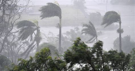 Cyclone Debbie Deadly Storm Strikes Australia As Thousands Flee