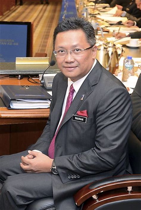 He is the former minister in the prime minister's department and the minister of urban wellbeing, housing and local government. KOLEKSI VIDEO MENTERI PERUMAHAN KANTOIKAN PENIPUAN LIM ...