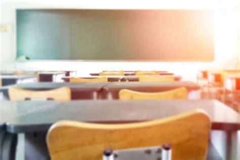 Dieses videos einbetten und teilen. US-Schule verbannt autistischen Jungen auf die Toilette ...